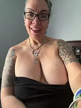 dieseldame1313 online show from 12-19-25, 01:51