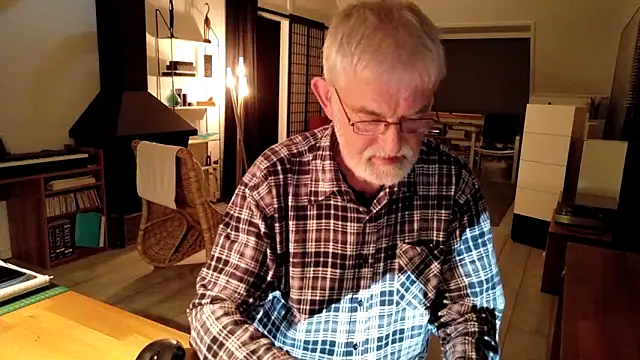 ewaldwillems99 online show from 11-24-25, 07:57