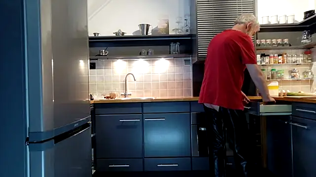 ewaldwillems99 online show from 12-05-25, 02:03