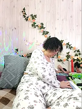 LitisiaLove4551 online show from 02-23-26, 07:39