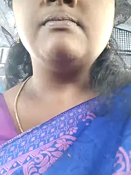 Snapshot of Tamilreethu chatting on 11-18-25, 07:24 Tamilreethu online show from 11-18-25, 07:24