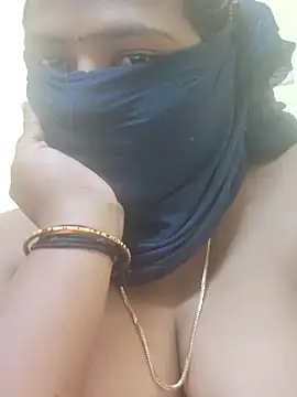 Snapshot of Tamilreethu chatting on 12-18-25, 02:50 Tamilreethu online show from 12-18-25, 02:50