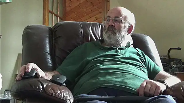 janzer13 online show from 10-26-25, 02:12