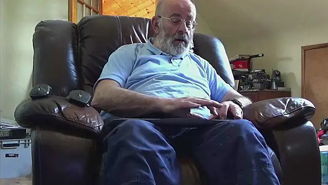 Snapshot of janzer13 chatting on 05-09-26, 12:54 janzer13 online show from 05-09-26, 12:54