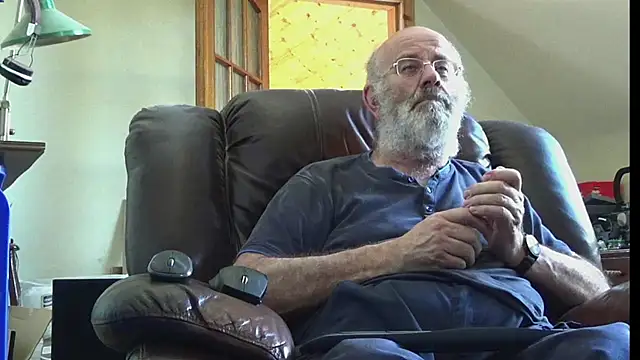 Snapshot of janzer13 chatting on 07-22-26, 01:47 janzer13 online show from 07-22-26, 01:47