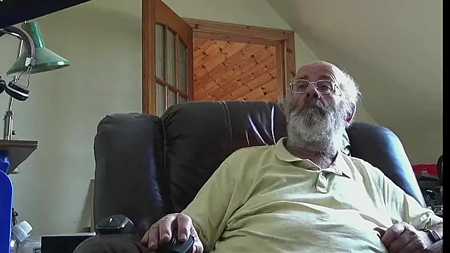 Snapshot of janzer13 chatting on 07-23-26, 12:36 janzer13 online show from 07-23-26, 12:36