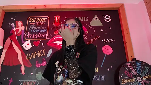 Lola Pierce online show from 11-11-25, 12:05