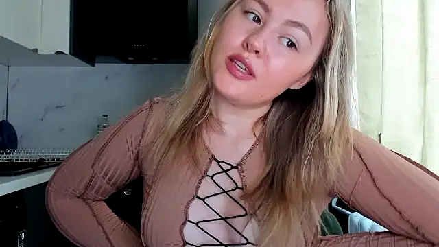 Snapshot of SunshineEmma chatting on 10-05-25, 11:52 SunshineEmma online show from 10-05-25, 11:52