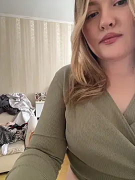 Snapshot of SunshineEmma chatting on 02-08-26, 10:40 SunshineEmma online show from 02-08-26, 10:40