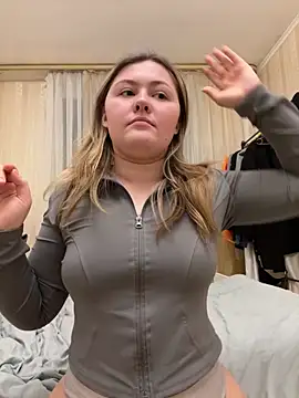 Snapshot of SunshineEmma chatting on 02-14-26, 11:23 SunshineEmma online show from 02-14-26, 11:23