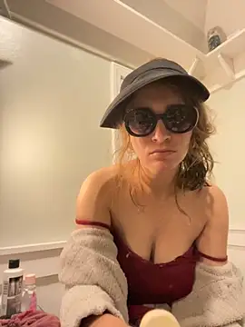 Snapshot of Lilamelon chatting on 09-26-25, 06:39 Lilamelon online show from 09-26-25, 06:39