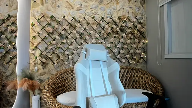 Snapshot of VenusBlazer chatting on 12-17-25, 12:22 VenusBlazer online show from 12-17-25, 12:22