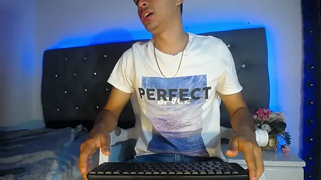 Charlie Cock  online show from 11-05-25, 04:01