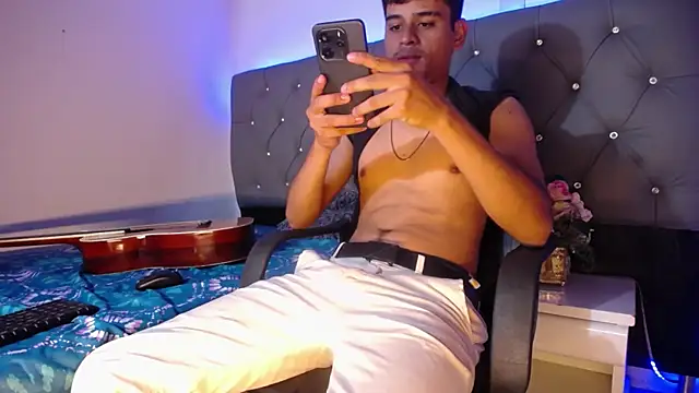 Charlie Cock  online show from 11-12-25, 04:24