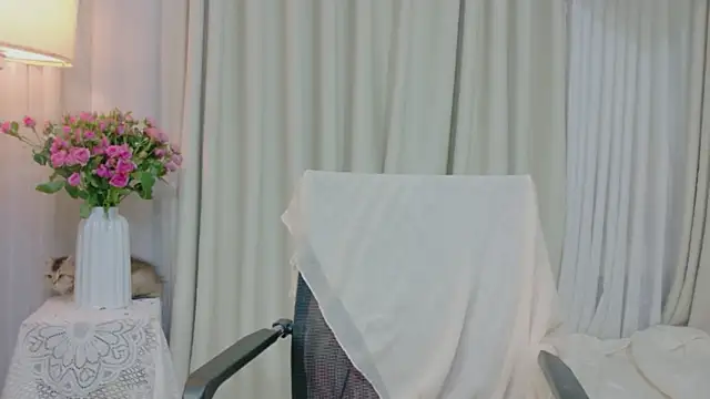 Snapshot of Vessi-babe chatting on 06-09-26, 02:28 Vessi-babe online show from 06-09-26, 02:28