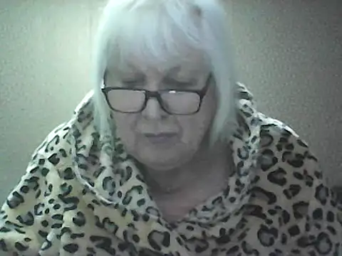 Snapshot of Alexia64231 chatting on 02-11-26, 04:28 Alexia64231 online show from 02-11-26, 04:28