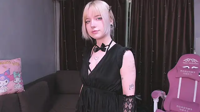 Snapshot of godlikegirlyy chatting on 10-11-25, 03:32 godlikegirlyy online show from 10-11-25, 03:32