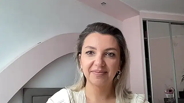 Snapshot of Beautysoul_ chatting on 09-14-25, 09:30 Beautysoul  online show from 09-14-25, 09:30