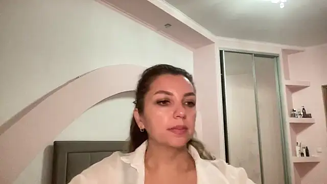 Snapshot of Beautysoul_ chatting on 10-24-25, 04:03 Beautysoul  online show from 10-24-25, 04:03