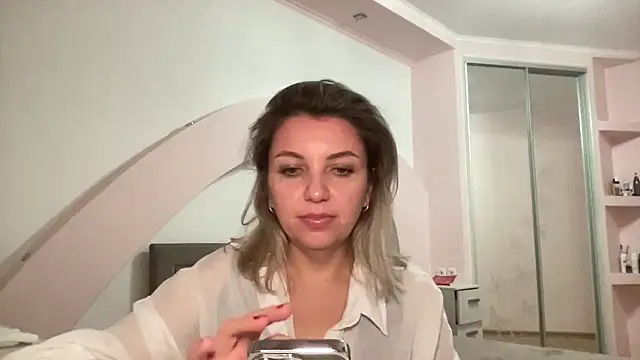 Snapshot of Beautysoul_ chatting on 10-25-25, 06:24 Beautysoul  online show from 10-25-25, 06:24