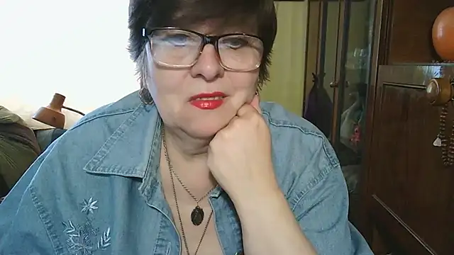 VeronicaGold511 online show from 05-17-26, 08:23