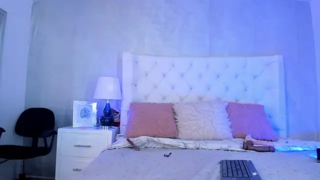 Yara Bliss  online show from 12-02-25, 03:40