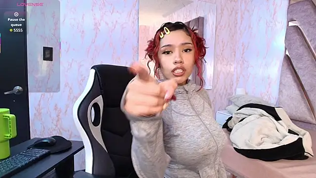 Snapshot of redd_pandaa chatting on 02-06-26, 03:22 redd pandaa online show from 02-06-26, 03:22