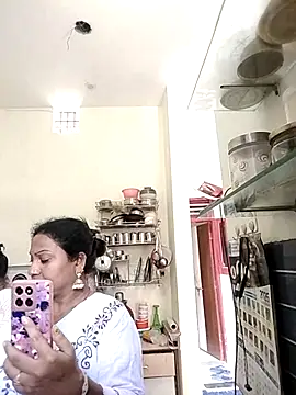 Snapshot of Cute-Janvi20 chatting on 07-25-26, 06:11 Cute-Janvi20 online show from 07-25-26, 06:11