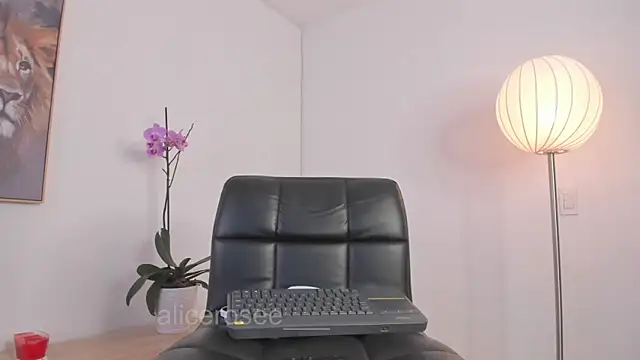  Alicerosee online show from 06-03-26, 08:36