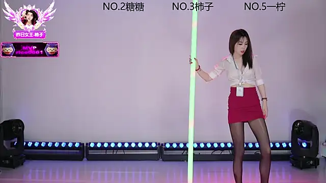 Snapshot of ERA_luoluo chatting on 12-17-25, 11:05 ERA luoluo online show from 12-17-25, 11:05