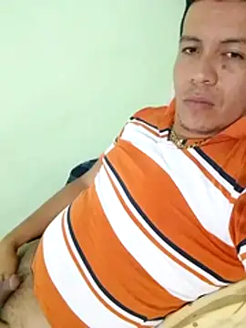 Snapshot of chamo9028 chatting on 05-28-26, 04:32 chamo9028 online show from 05-28-26, 04:32