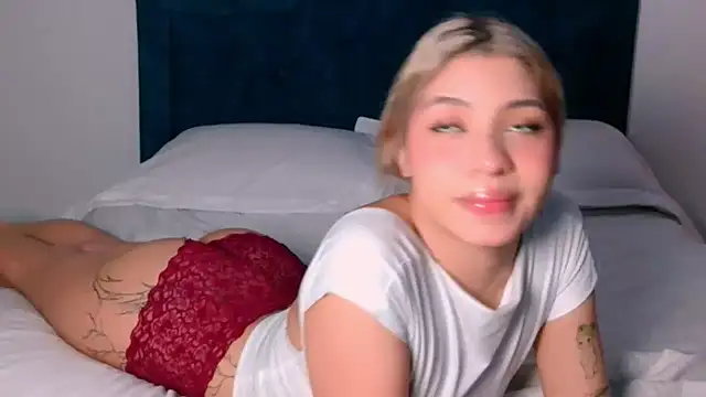 Snapshot of angelinhaaa chatting on 10-31-25, 04:30 angelinhaaa online show from 10-31-25, 04:30