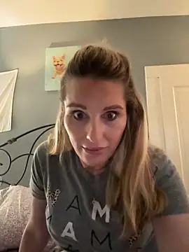 Snapshot of BaddieBossXX2 chatting on 11-16-25, 01:06 BaddieBossXX2 online show from 11-16-25, 01:06