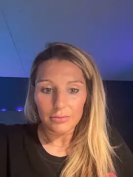 Snapshot of BaddieBossXX2 chatting on 11-26-25, 01:28 BaddieBossXX2 online show from 11-26-25, 01:28