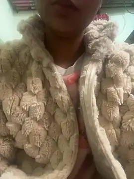 Snapshot of Sandhya_77 chatting on 11-12-25, 05:52 Sandhya 77 online show from 11-12-25, 05:52