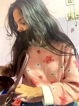 Snapshot of Sandhya_77 chatting on 11-24-25, 05:40 Sandhya 77 online show from 11-24-25, 05:40