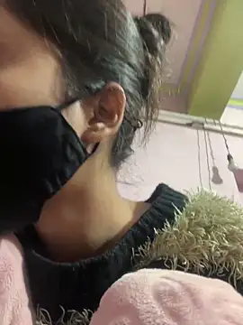 Snapshot of Sandhya_77 chatting on 12-16-25, 05:23 Sandhya 77 online show from 12-16-25, 05:23