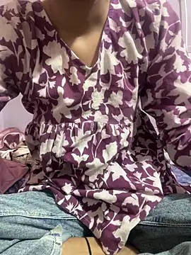 Snapshot of Sandhya_77 chatting on 04-16-26, 06:25 Sandhya 77 online show from 04-16-26, 06:25