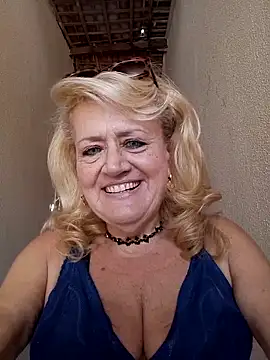 Snapshot of Belladama61 chatting on 09-09-25, 01:10 Belladama61 online show from 09-09-25, 01:10