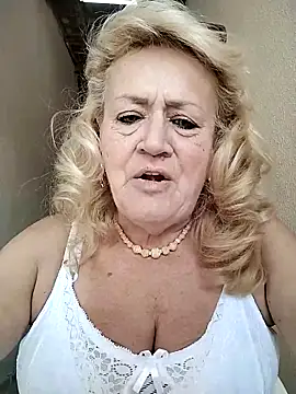 Snapshot of Belladama61 chatting on 09-10-25, 11:32 Belladama61 online show from 09-10-25, 11:32