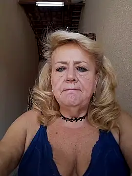 Snapshot of Belladama61 chatting on 09-22-25, 11:12 Belladama61 online show from 09-22-25, 11:12