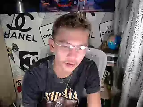 Snapshot of RalfAsian25 chatting on 04-26-26, 04:48 RalfAsian25 online show from 04-26-26, 04:48
