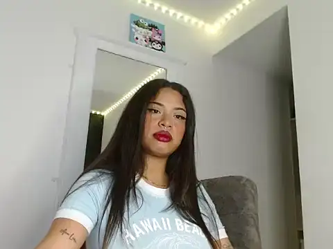 Snapshot of reina_reina chatting on 09-23-25, 01:08 reina reina online show from 09-23-25, 01:08