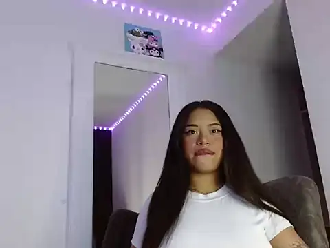 Snapshot of reina_reina chatting on 09-25-25, 10:57 reina reina online show from 09-25-25, 10:57