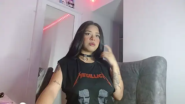 Snapshot of reina_reina chatting on 10-17-25, 11:18 reina reina online show from 10-17-25, 11:18