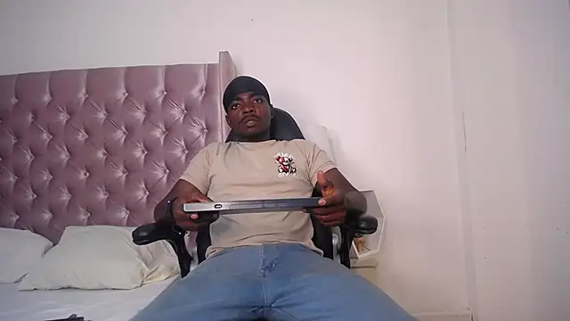 Snapshot of Hiper_Hard chatting on 10-18-25, 11:49 Hiper Hard online show from 10-18-25, 11:49