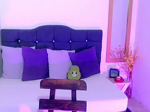 SamantaSweett  online show from 09-10-25, 01:00