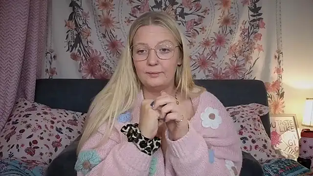 Snapshot of Daisyxoxo_ chatting on 10-29-25, 09:05 Daisyxoxo  online show from 10-29-25, 09:05