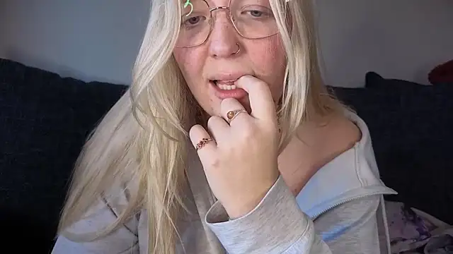 Daisyxoxo  online show from 11-02-25, 10:17