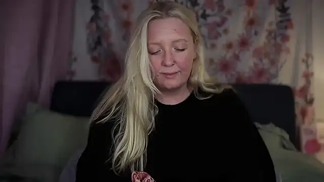 Daisyxoxo  online show from 02-06-26, 09:18